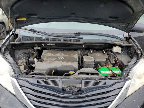 2013 TOYOTA SIENNA
