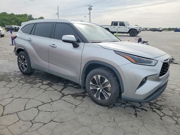 2021 TOYOTA HIGHLANDER XLE Nav