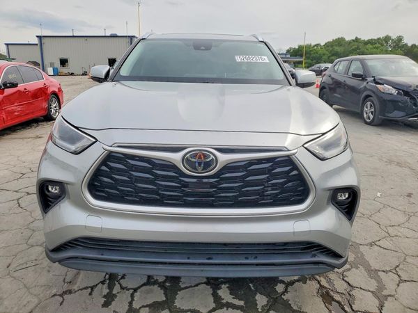 2021 TOYOTA HIGHLANDER XLE Nav