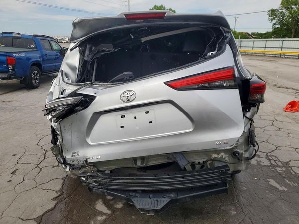 2021 TOYOTA HIGHLANDER XLE Nav