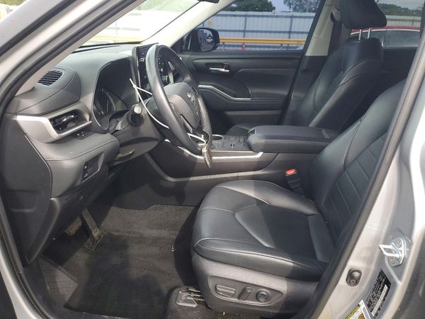 2021 TOYOTA HIGHLANDER XLE Nav