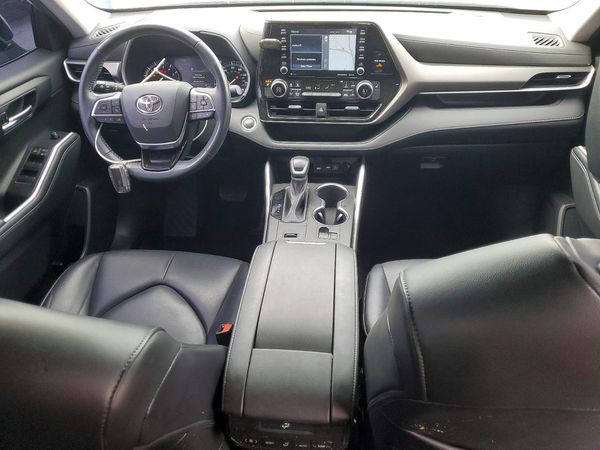 2021 TOYOTA HIGHLANDER XLE Nav