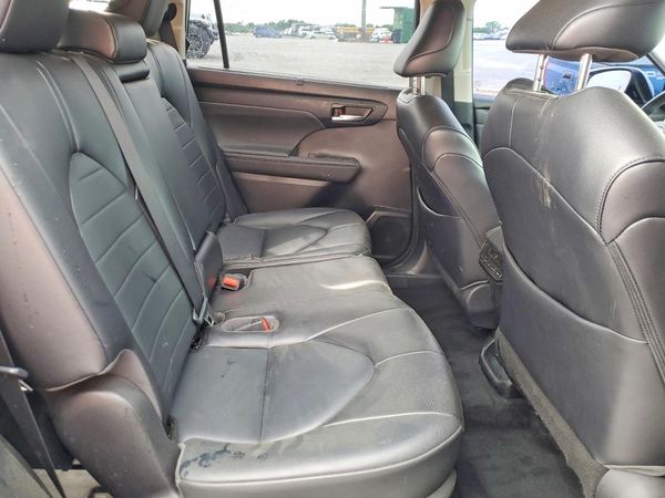 2021 TOYOTA HIGHLANDER XLE Nav