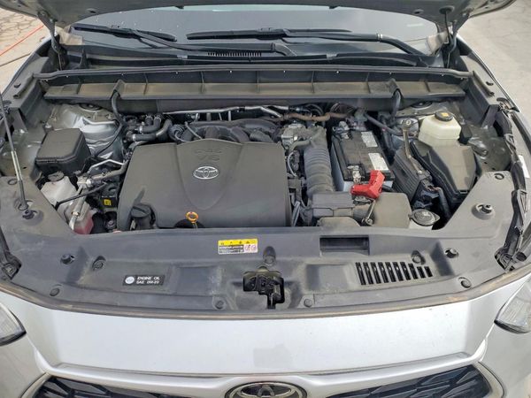 2021 TOYOTA HIGHLANDER XLE Nav