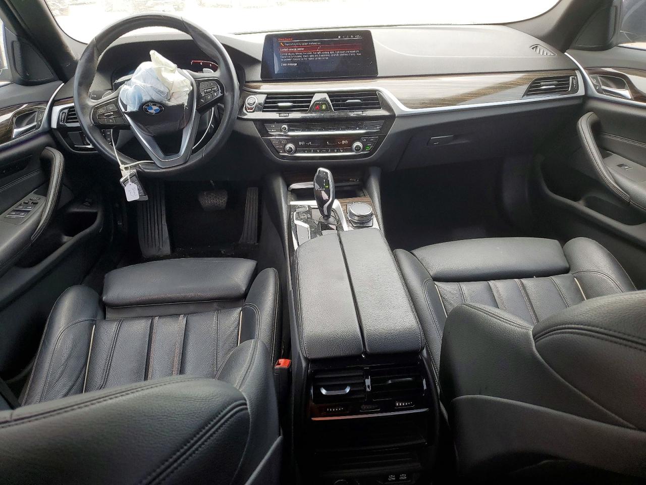 2020 BMW 530