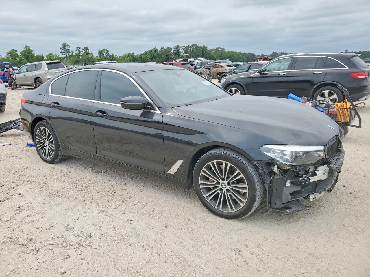 2020 BMW 530
