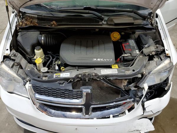 2015 DODGE GRAND CARAVAN SE — Engine bay