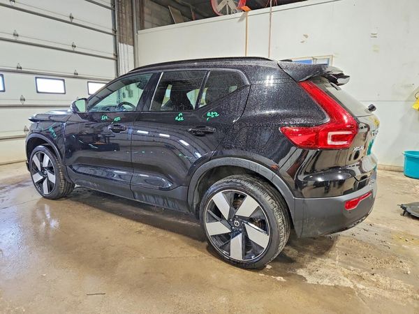 2023 VOLVO XC40