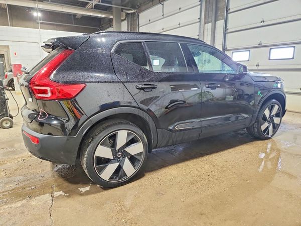 2023 VOLVO XC40