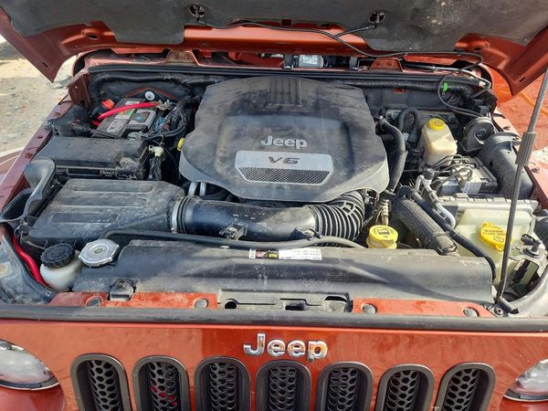 2014 JEEP WRANGLER Sahara — Engine bay