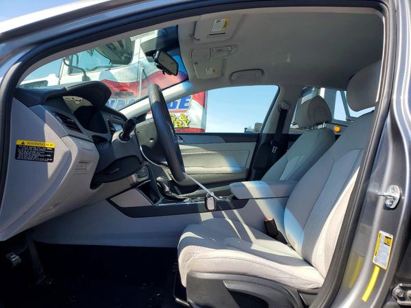 2017 HYUNDAI SONATA SE