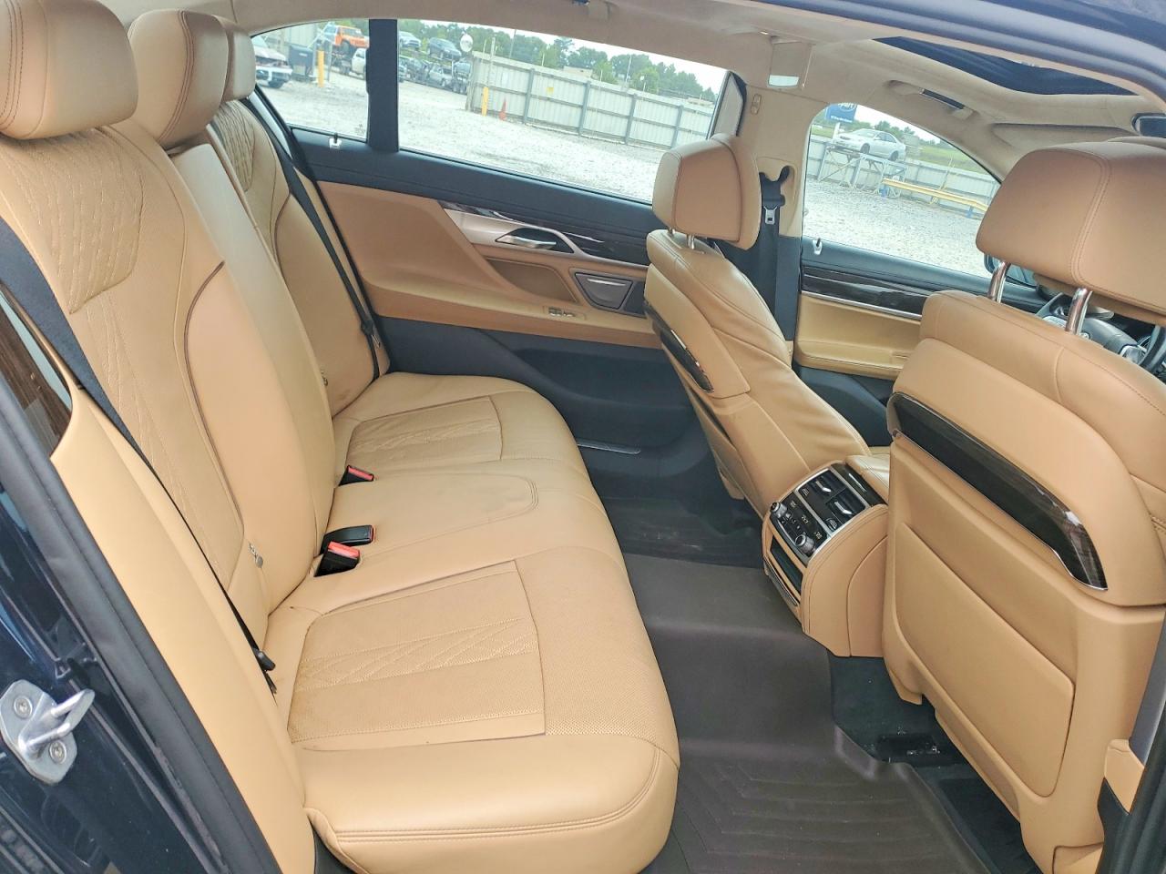 2016 BMW 750 xDrive