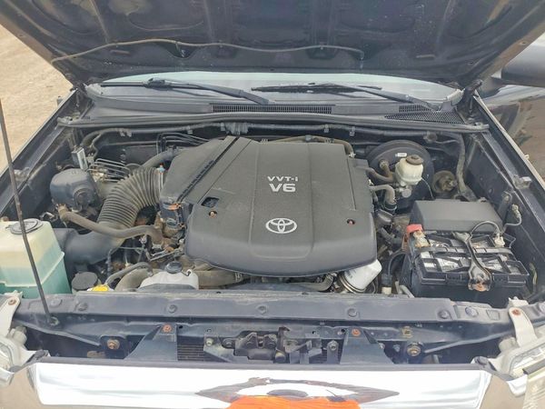 2013 TOYOTA TACOMA Delux — Engine bay