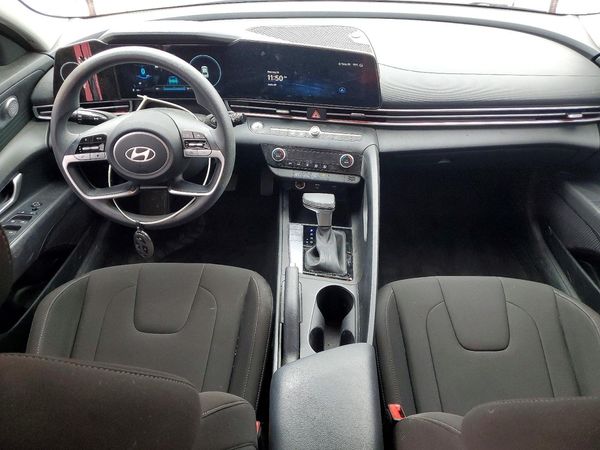 2024 HYUNDAI ELANTRA