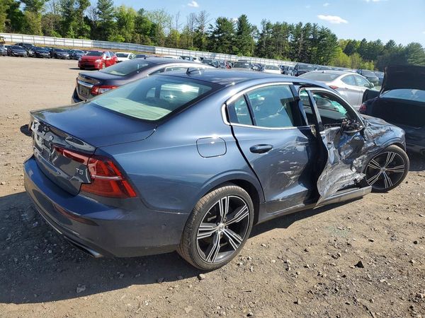 2021 VOLVO S60
