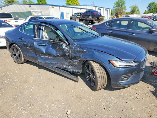 2021 VOLVO S60