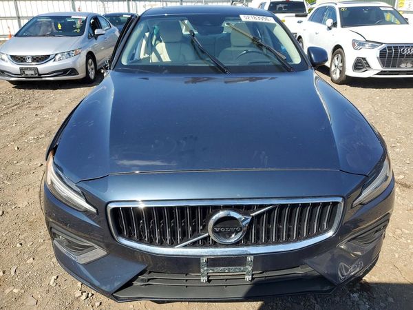 2021 VOLVO S60
