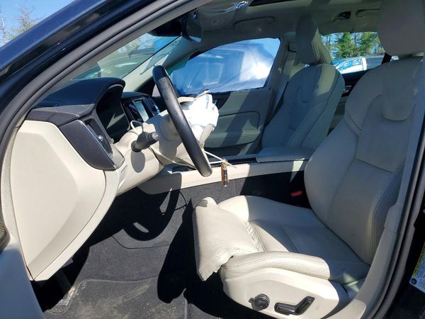 2021 VOLVO S60