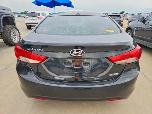 2013 HYUNDAI ELANTRA