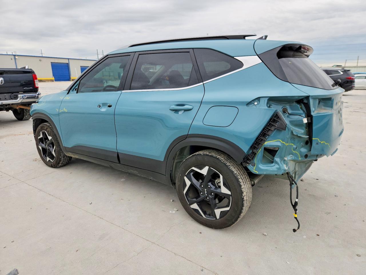 2025 KIA SELTOS EX