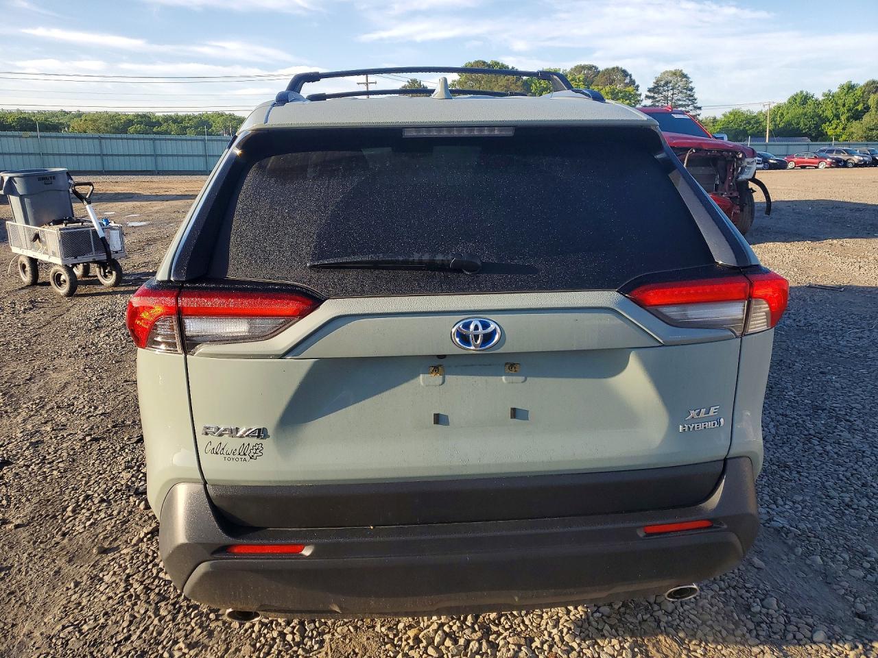 2022 TOYOTA RAV4 XLE