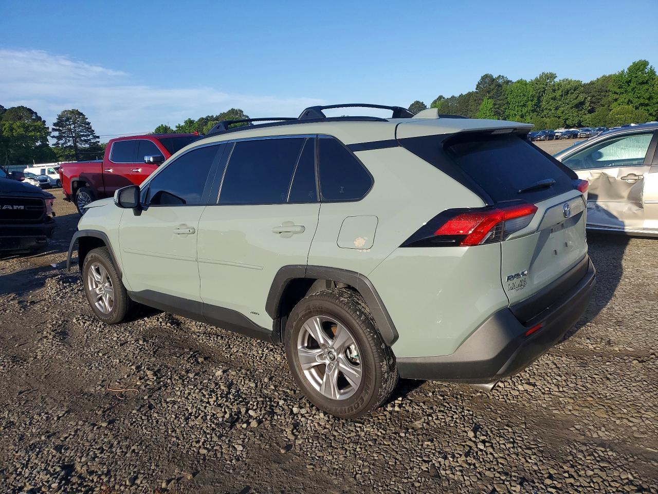 2022 TOYOTA RAV4 XLE