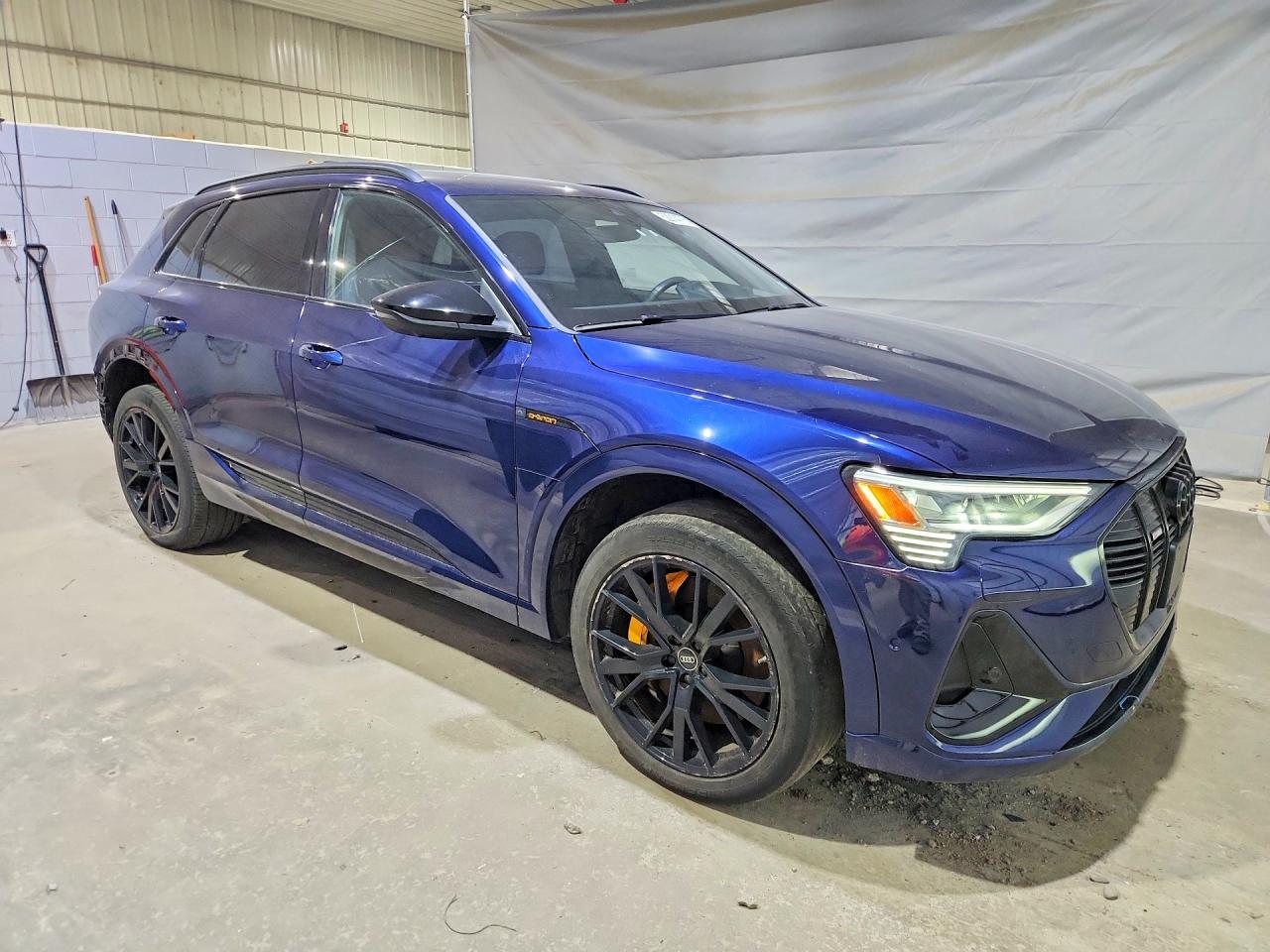 2022 AUDI E-TRON quattro Chronos