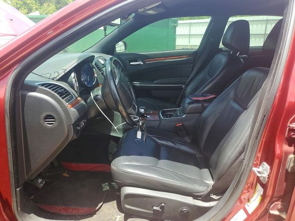 2014 CHRYSLER 300 — DENT