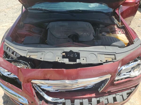 2014 CHRYSLER 300 — Engine bay