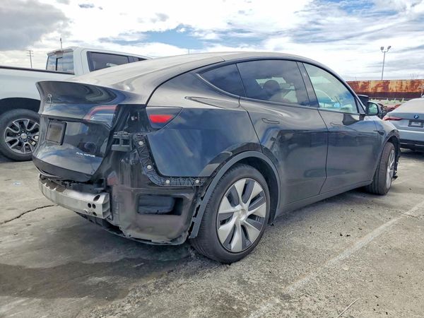 2024 TESLA MODEL Y