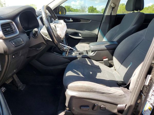 2016 KIA SORENTO L / LX