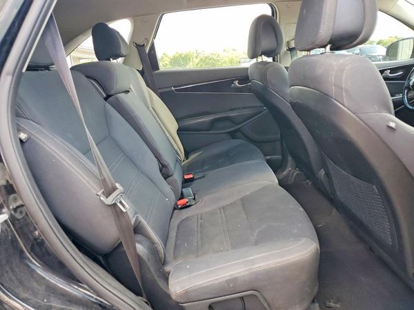 2016 KIA SORENTO L / LX