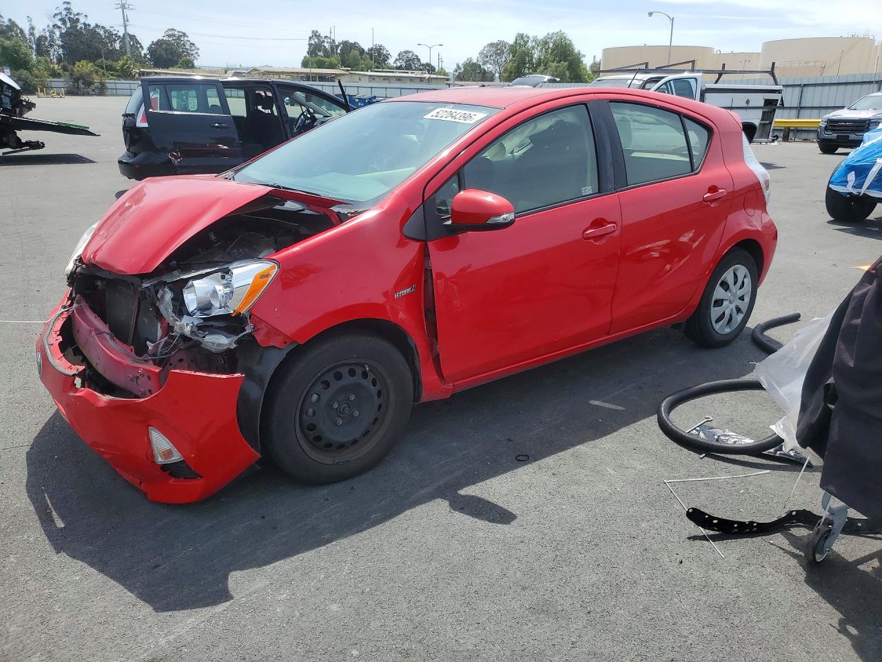 2014 TOYOTA PRIUS — Front 3/4