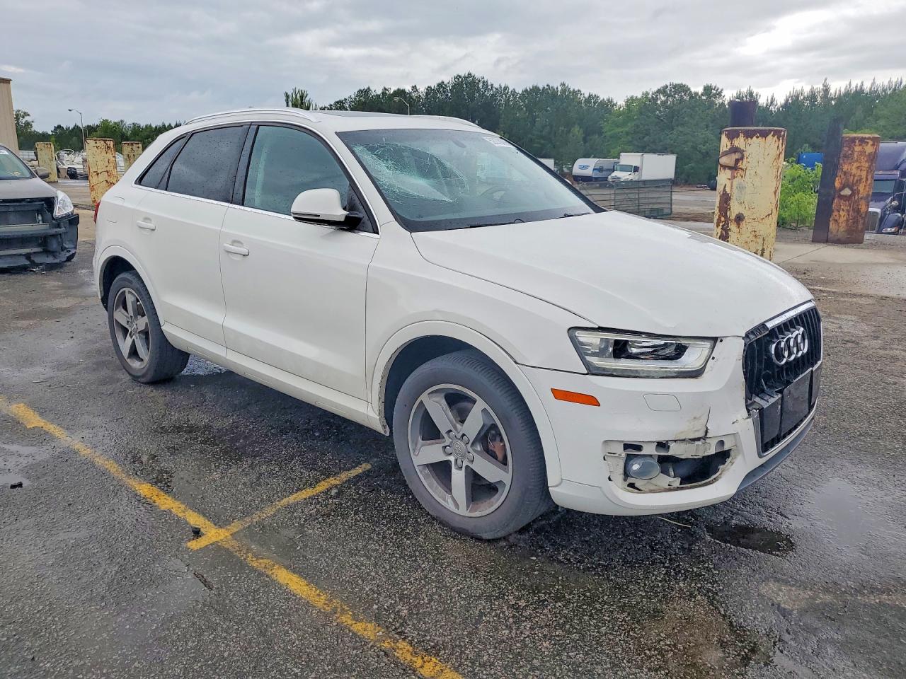 2015 AUDI Q3 quattro Premium Plus