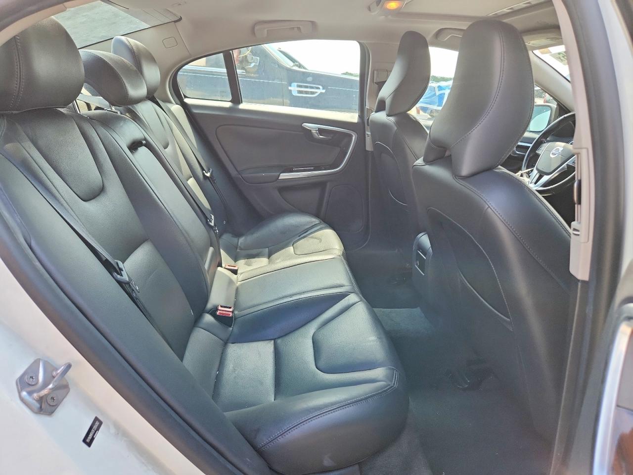 2015 VOLVO S60 Premier (non R design)