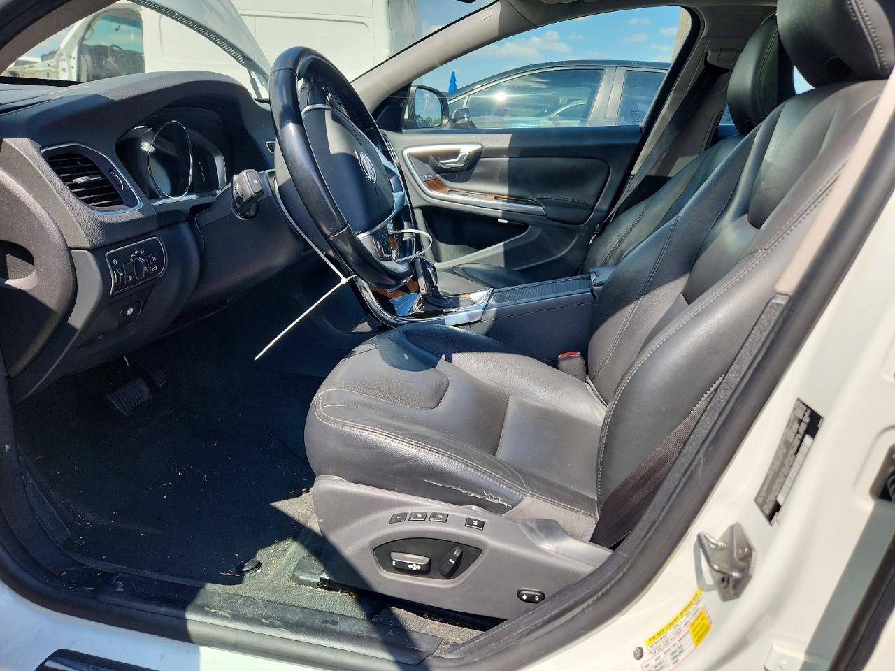 2015 VOLVO S60 Premier (non R design)