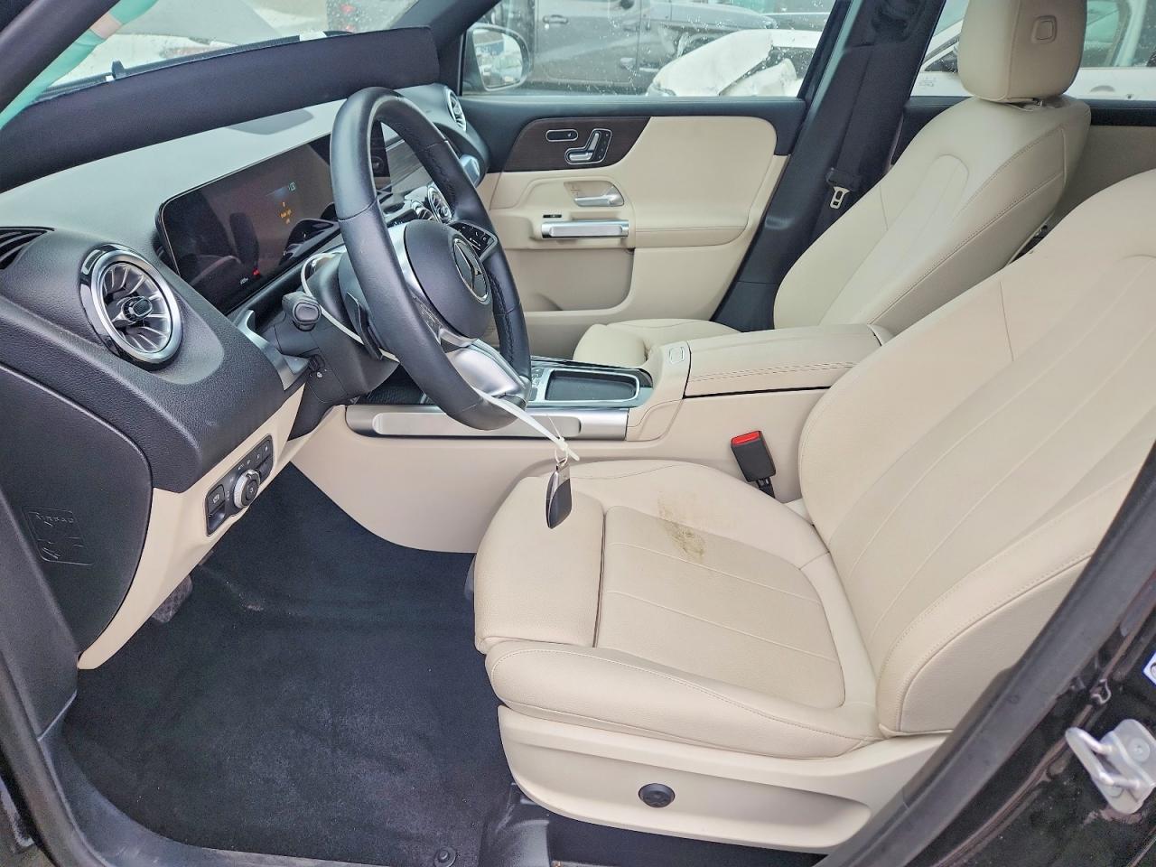 2025 MERCEDES-BENZ GLB