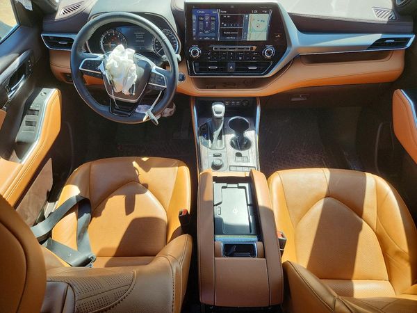 2022 TOYOTA HIGHLANDER Platinum