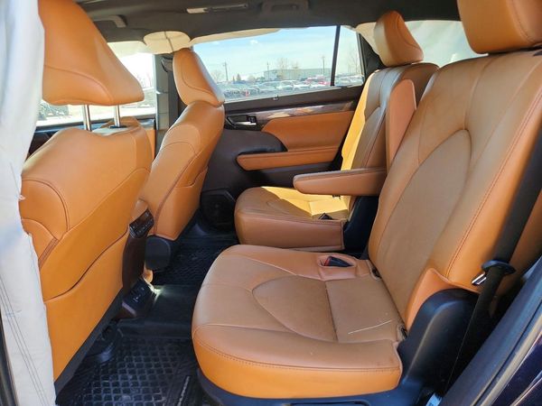 2022 TOYOTA HIGHLANDER Platinum