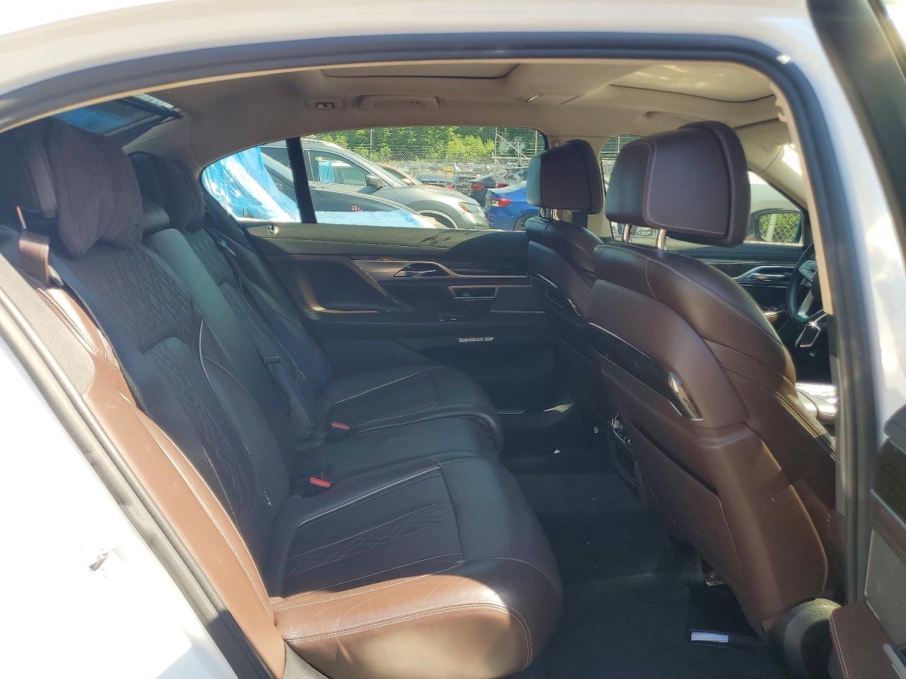 2016 BMW 750 xDrive
