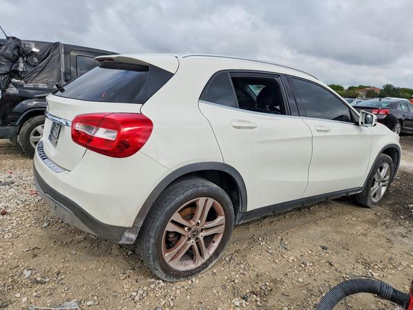 2018 MERCEDES-BENZ GLA GLA250