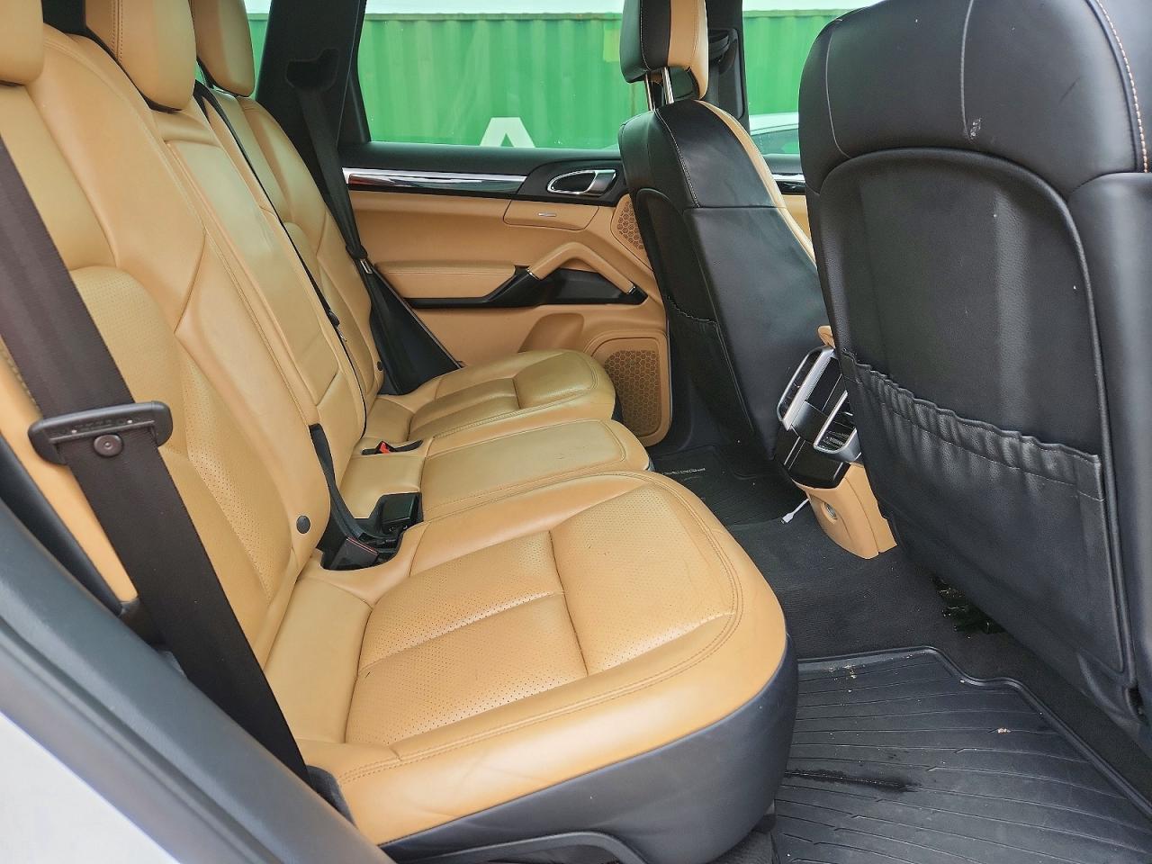2016 PORSCHE CAYENNE