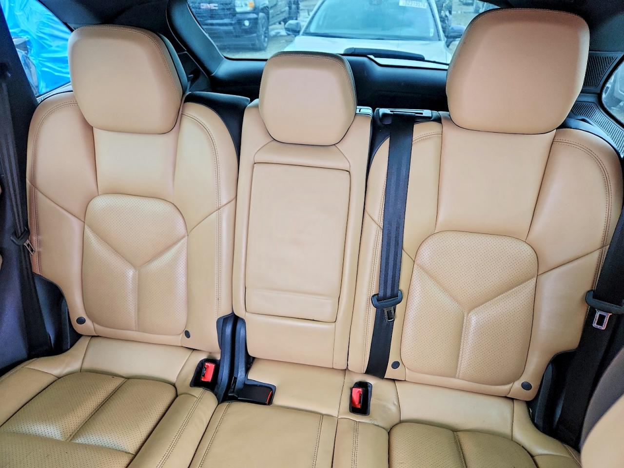 2016 PORSCHE CAYENNE