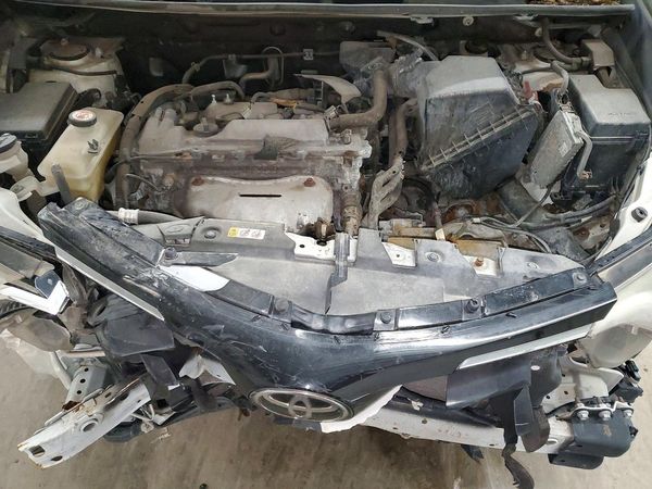 2018 TOYOTA RAV4 Adventure/XLE — Engine bay
