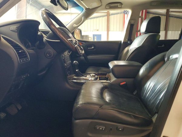 2013 INFINITI QX56 — DENT