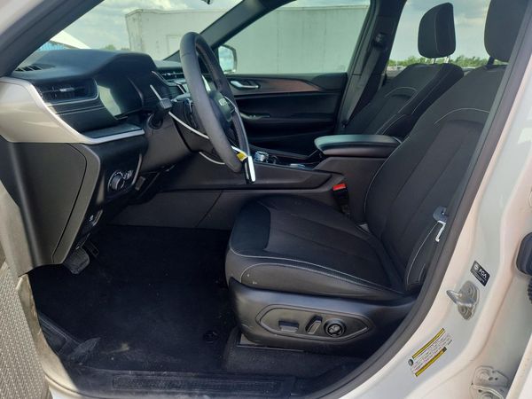 2025 JEEP GRAND CHEROKEE Laredo, Altitude