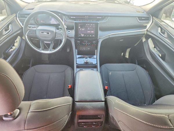 2025 JEEP GRAND CHEROKEE Laredo, Altitude