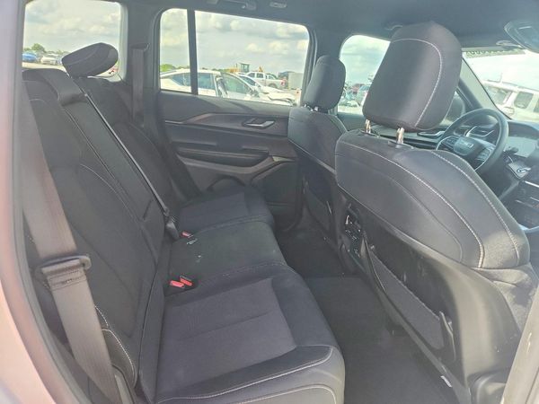 2025 JEEP GRAND CHEROKEE Laredo, Altitude