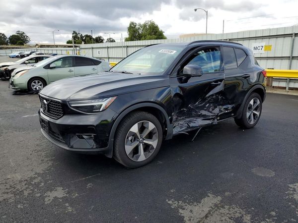 2025 VOLVO XC40 Plus Dark