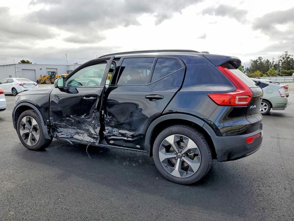 2025 VOLVO XC40 Plus Dark